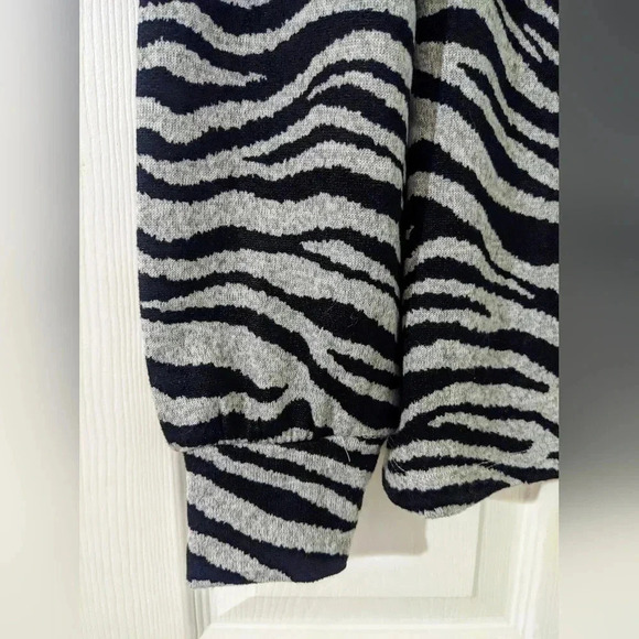 Beach Lunch Lounge Zebra Boat Neck Long Sleeve Sarah Soft Sweater Sz. S EUC - Picture 5 of 9